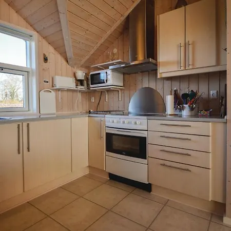 2 Bedroom Amazing Home In Hovborg