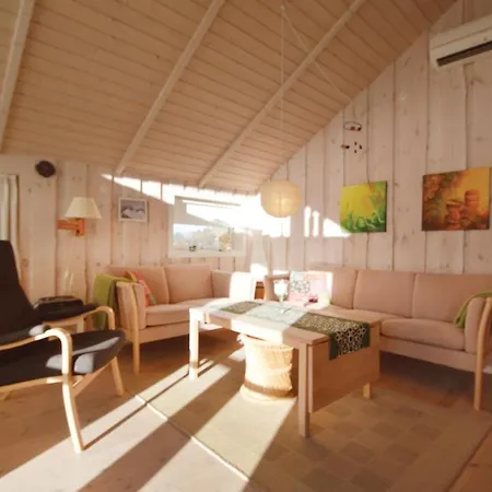 2 Bedroom Amazing Home In Hovborg