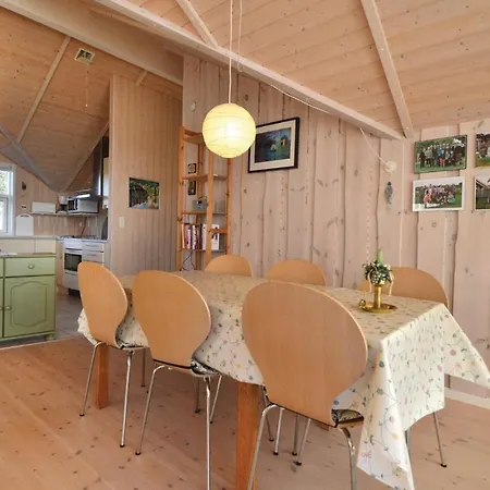 2 Bedroom Amazing Home In Hovborg *