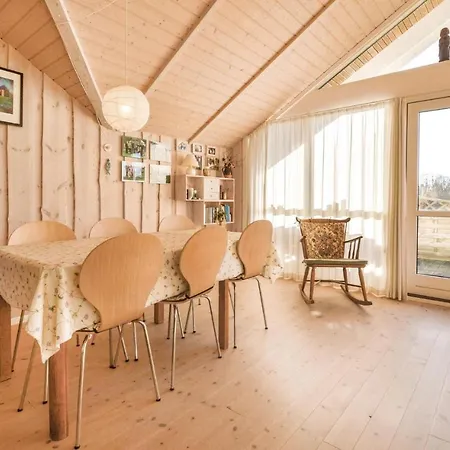 2 Bedroom Amazing Home In Hovborg *